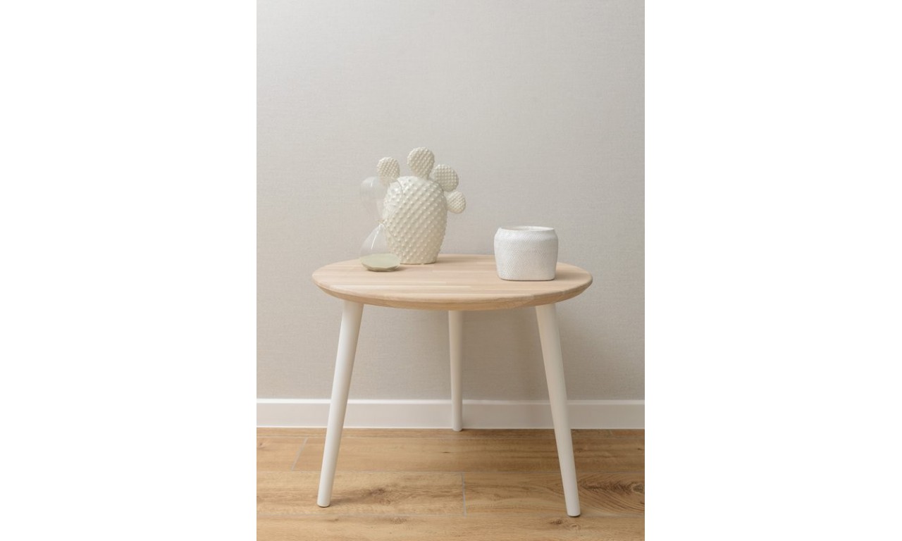 Dębowy stolik o średnicy 60 cm wys. 54 cm Scandi White